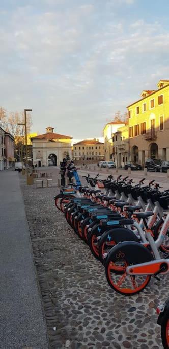 פאדובה Storico Alloggio Fronte Piazza In Borgo Portello מראה חיצוני תמונה